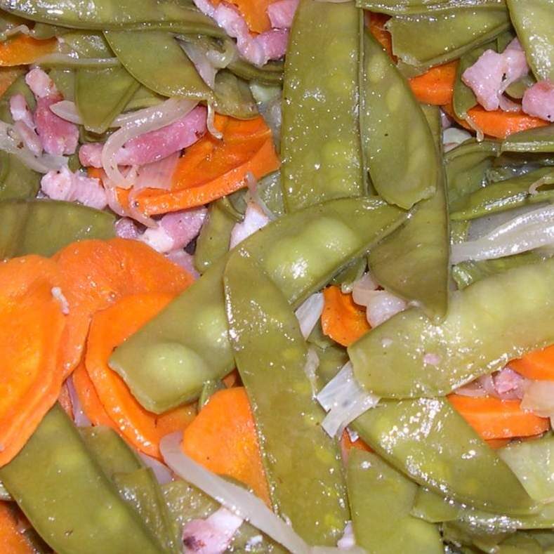 Pois mange-tout aux carottes et lardons