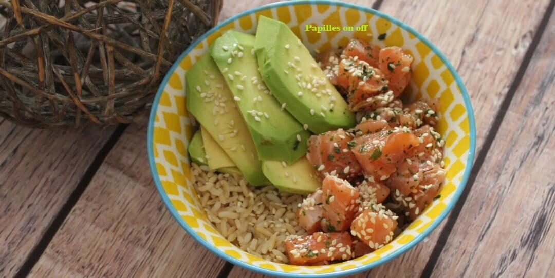 Poke bowl saumon mariné, avocat et riz complet– IG bas