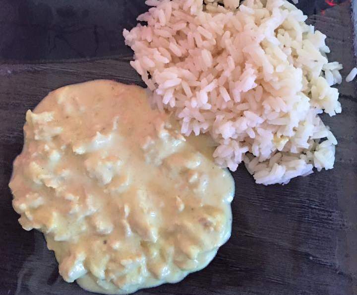 POULET AU CURRY A LA CRÈME FRAICHE