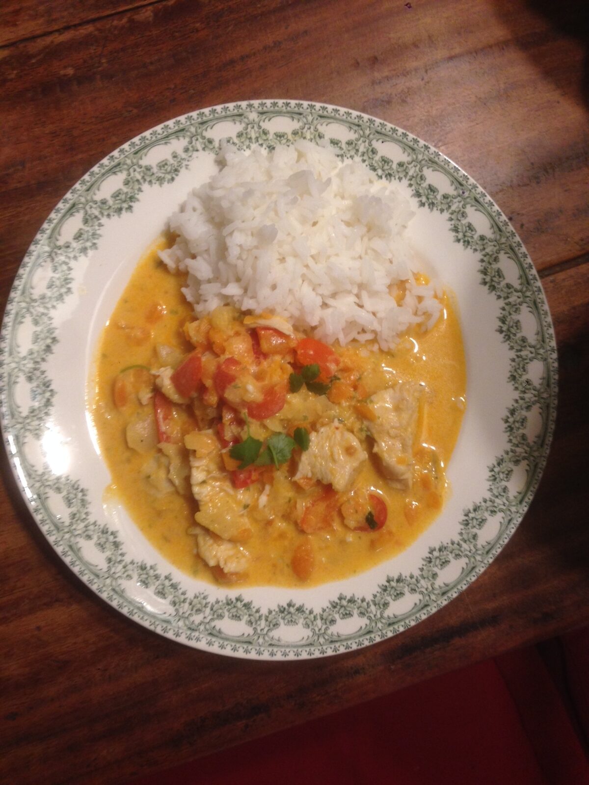 Poulet au lait de coco, carottes et poivrons