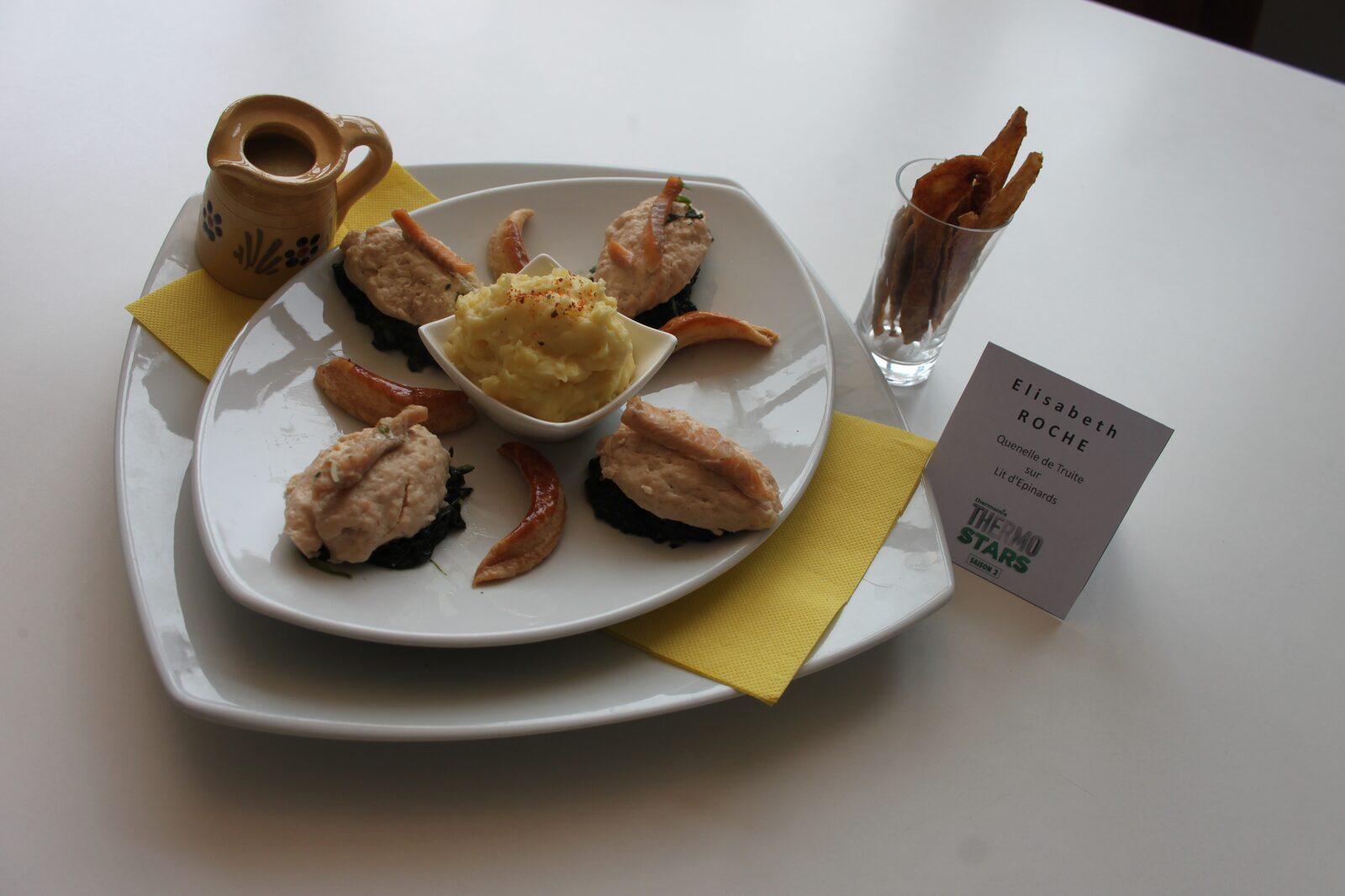 QUENELLES DE TRUITE SAUMONEE SUR LIT D'EPINARDS ET SON ECRASE DE POMMES DE TERRE - THERMOSTARS