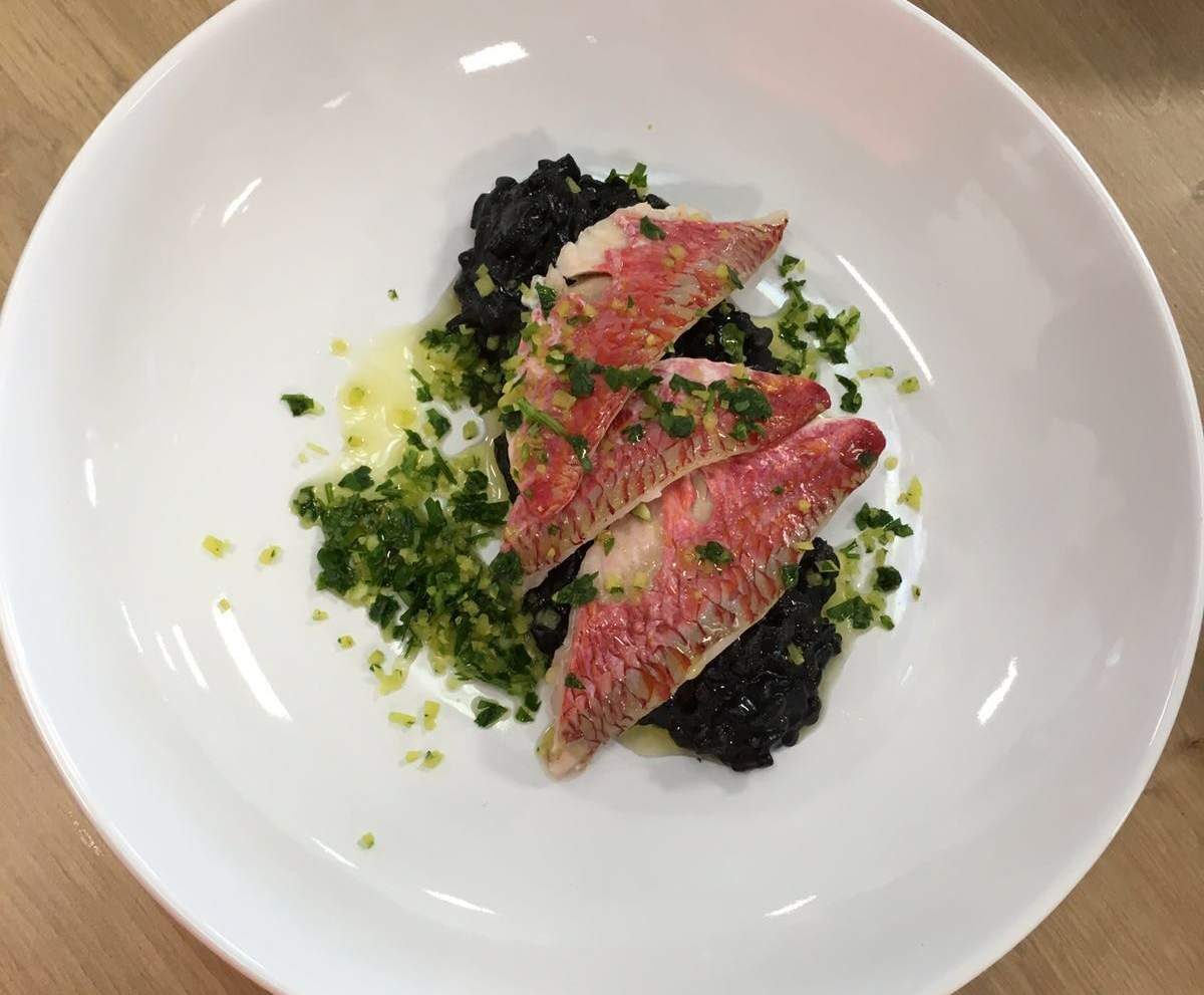 Risotto (nero) à l'encre de seiche,Rouget Barbet et Gremolata