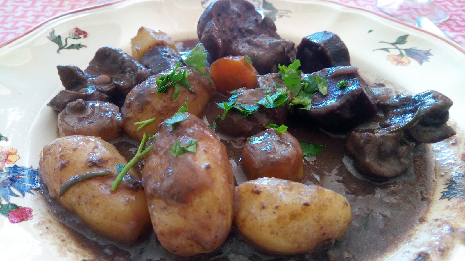 ROGNON DE BŒUF SAUCE AU VIN ROUGE