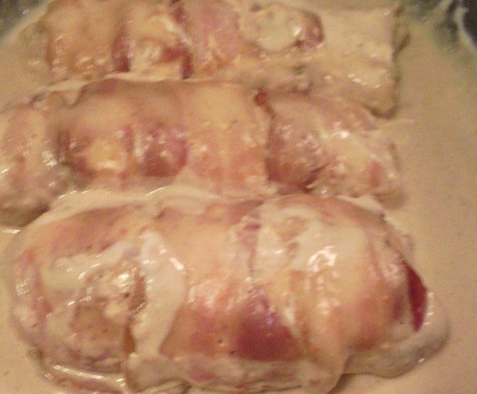 Roulé de poulet aux lard paysan sauce foie gras