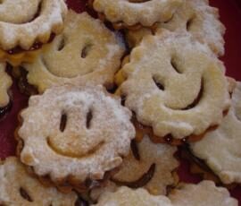 Sablés fourrés à la gelée de fruits ou au nutella