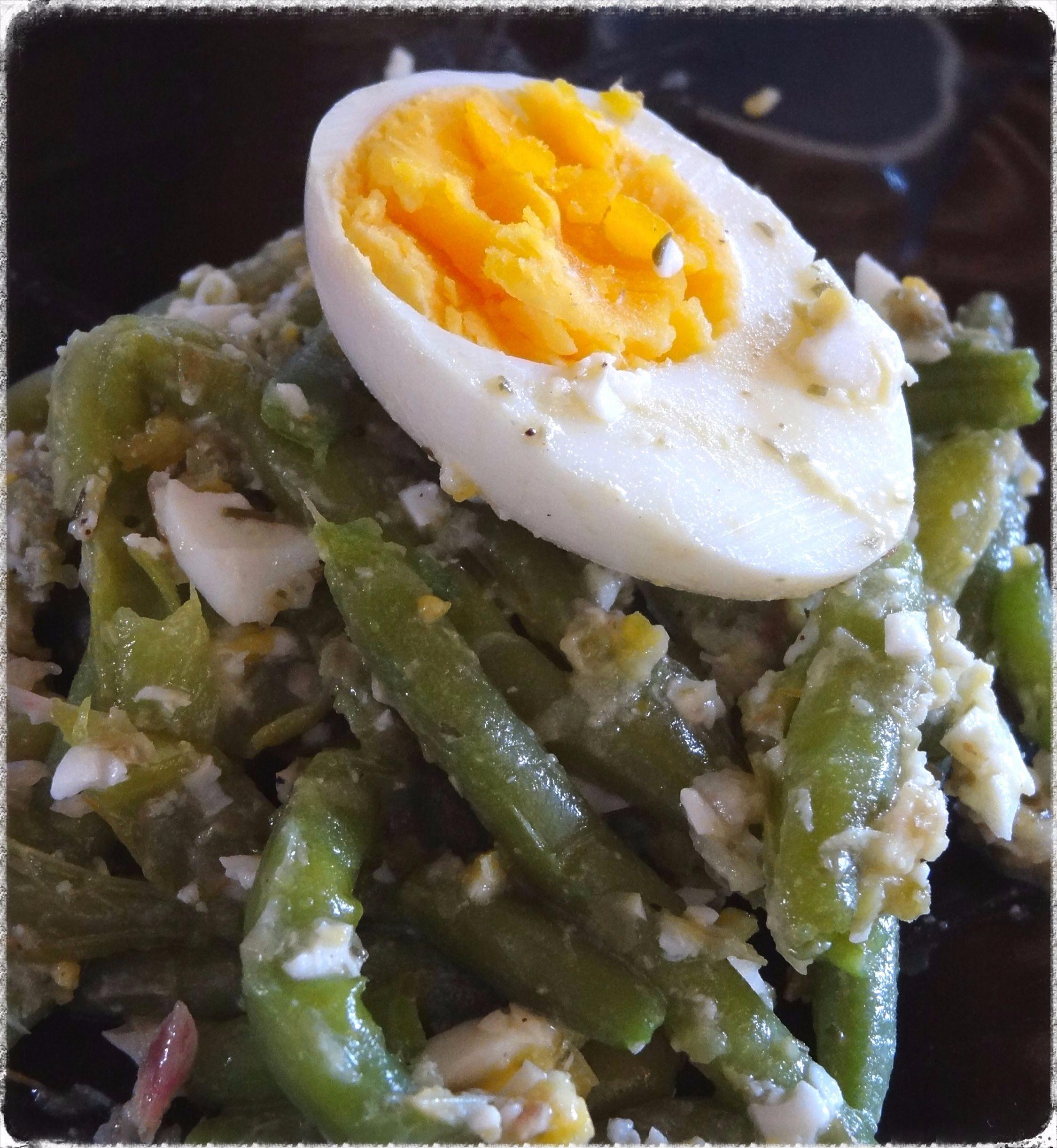 Salade de haricots verts, vinaigrette à l'oeuf écrasé