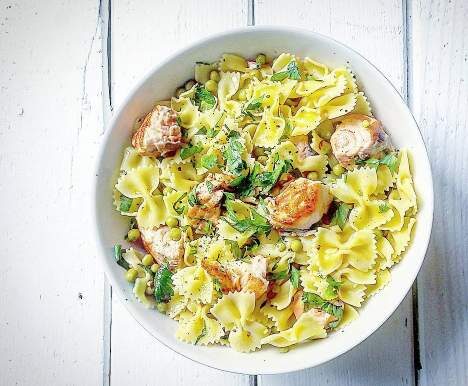 Salade de pâtes aux petits pois et au saumon