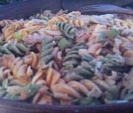 salade de pâtes multicolores