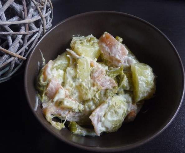 Salade de pommes de terre, asperges et saumon fumé