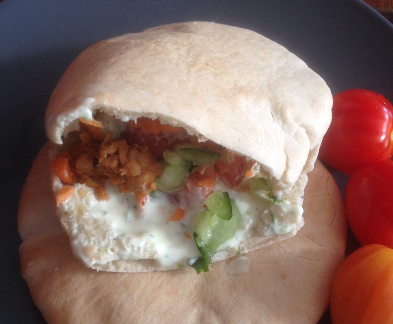 Sauce à l'ail pour pita, salade, dip