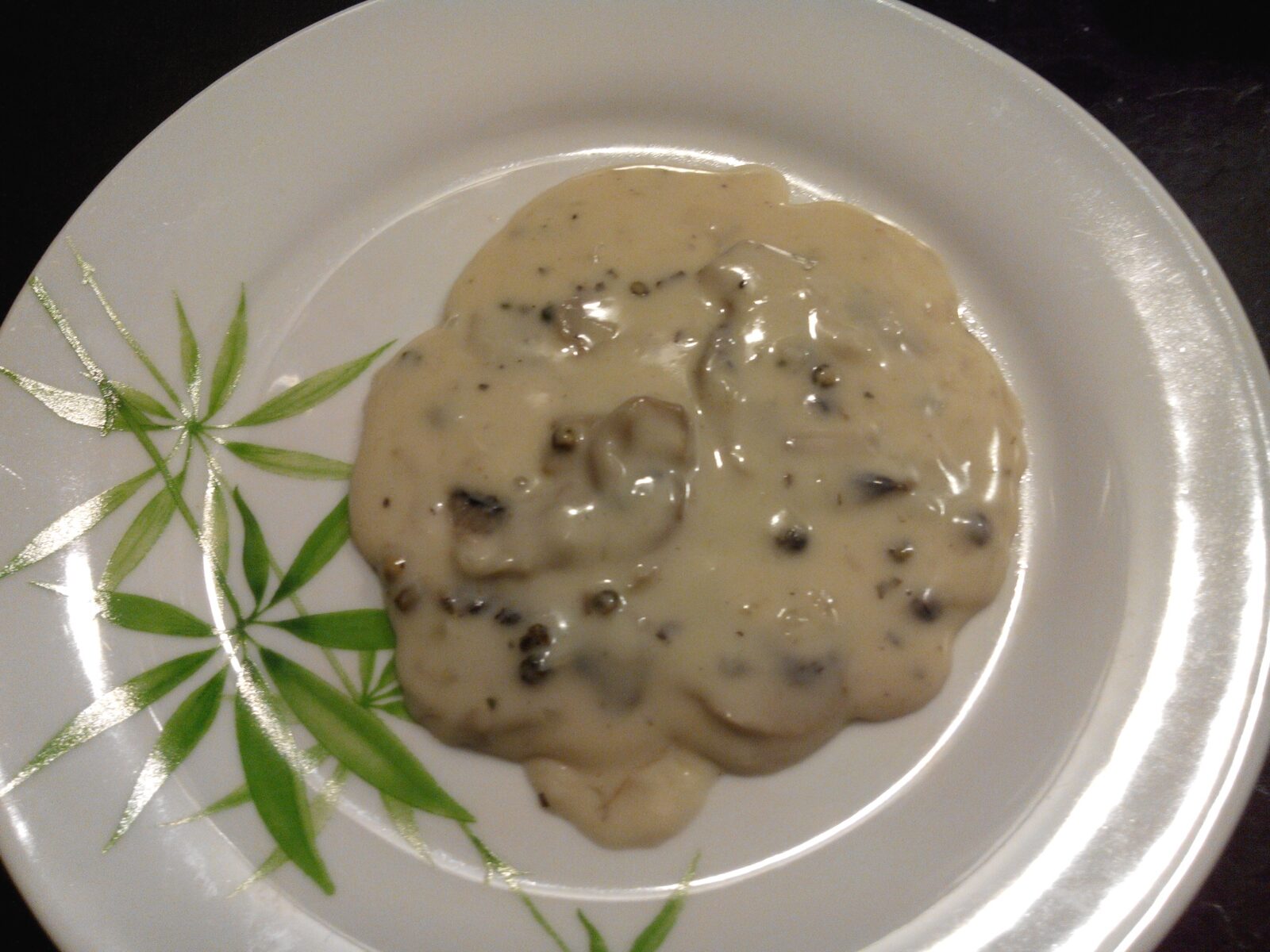 Sauce au poivre vert et champignons de Paris