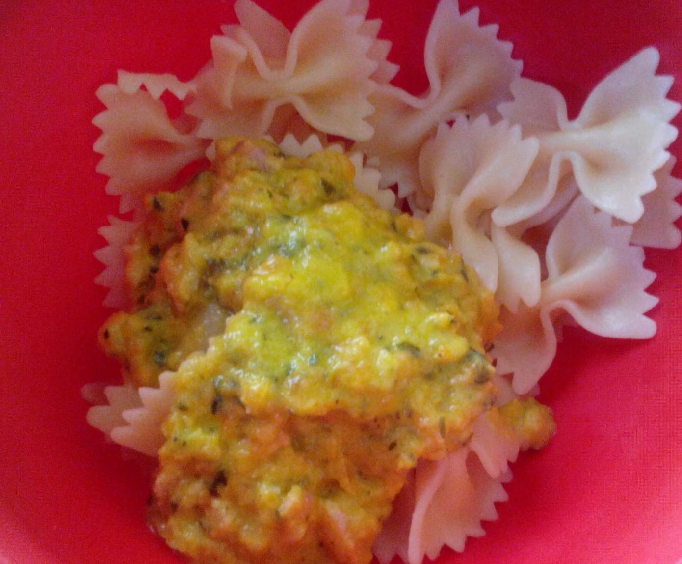 Sauce rapide courgettes/carottes/lardons pour accompagner des pâtes.