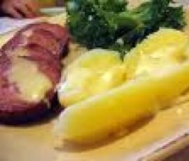 SAUCISSE DE MORTEAU ET SA SAUCE MOUTARDE