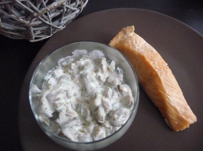 Saumon et sa sauce au vin blanc et aux champignons