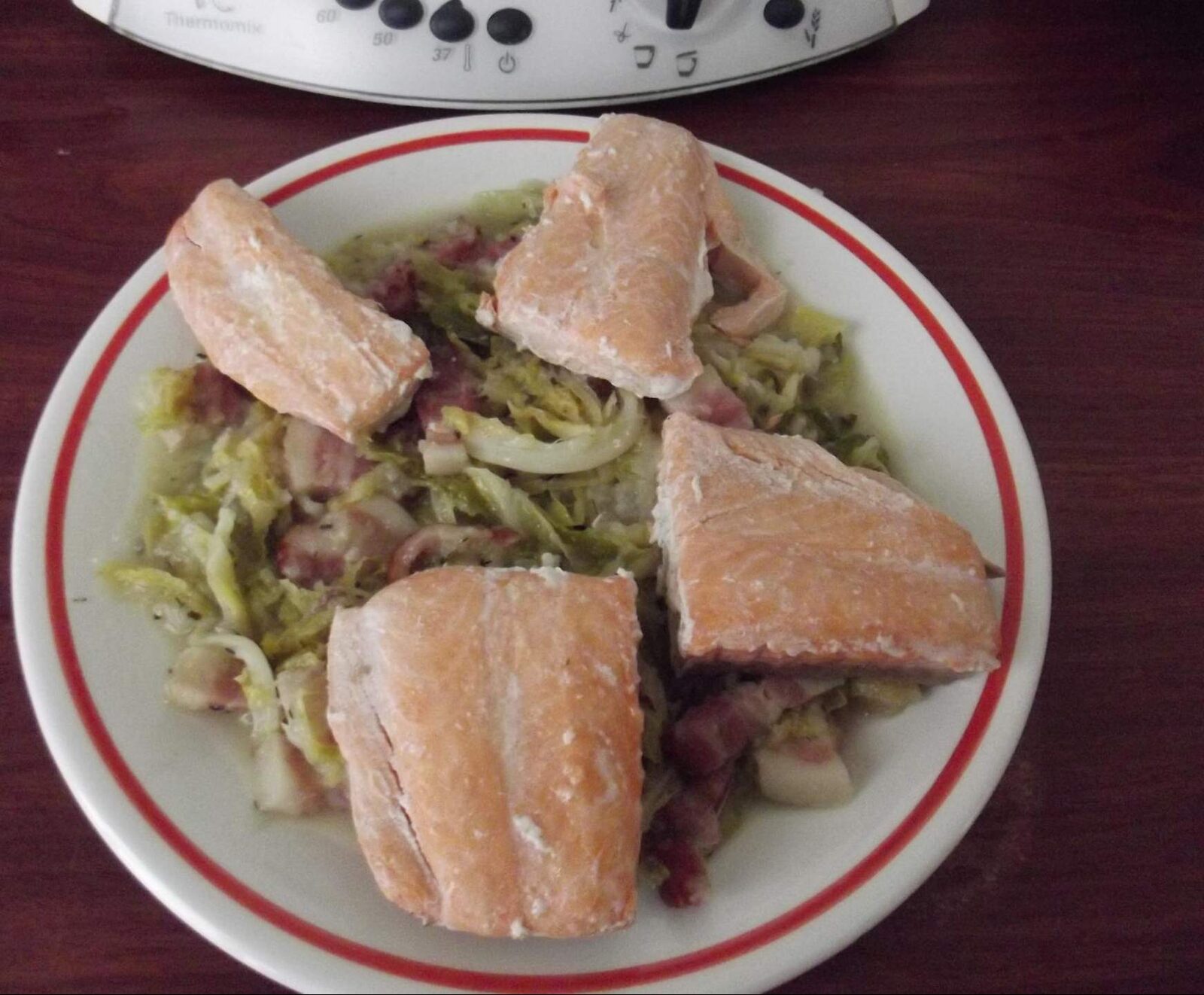 Saumon sur embeurée de chou vert