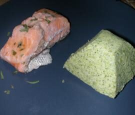 Saumon vapeur et flan de brocoli au roquefort