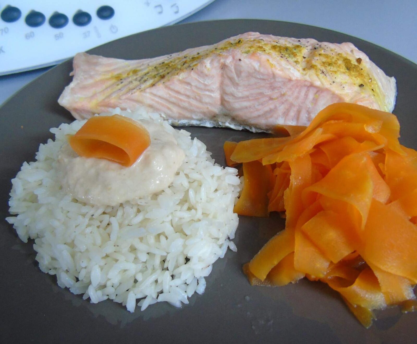 Saumon Vapeur - Riz & Tagliatelles de Carottes