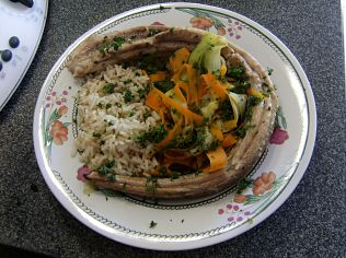 SAUMONETTE AUX LEGUMES ET RIZ COMPLET