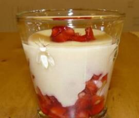 Semoule sur lit de fruits à la violette