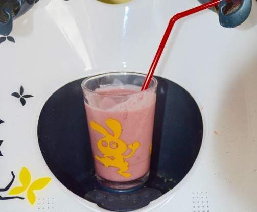 Smoothie printanier rose bonbon