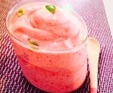 Sorbet de basilic aux éclats de fraise