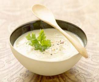 Soupe blanche a l'oignon