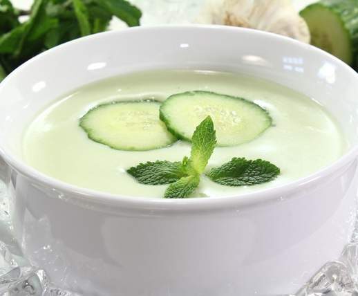 soupe froide au concomdre et a la menthe