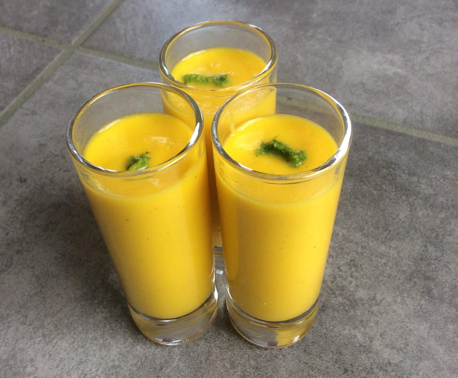 Soupe froide carotte, coco, citron vert