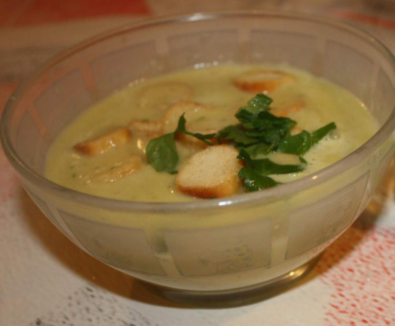 Soupe radis noir, poireaux, endives au lait de coco