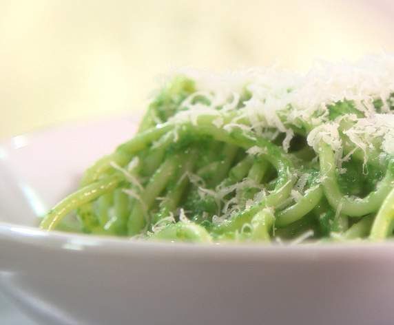 Spaghetti au pesto de fanes de radis