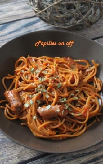 Spaghettis aux merguez, tomates et tomates séchées