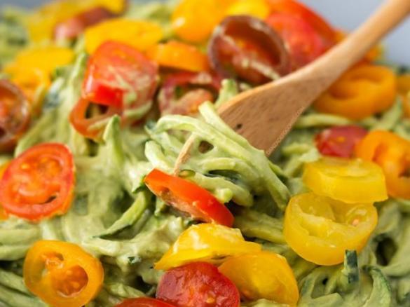 Spaghettis de courgette sauce à l'avocat