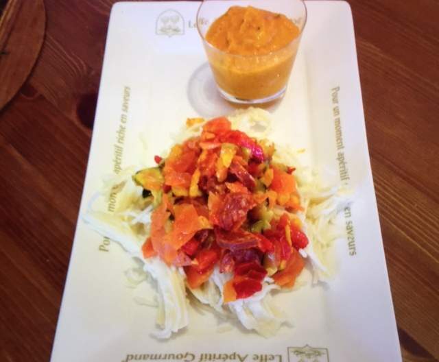 SPAGUETTIS AUX PETITS LÉGUMES ET CHORIZO SAUCE POIVRON