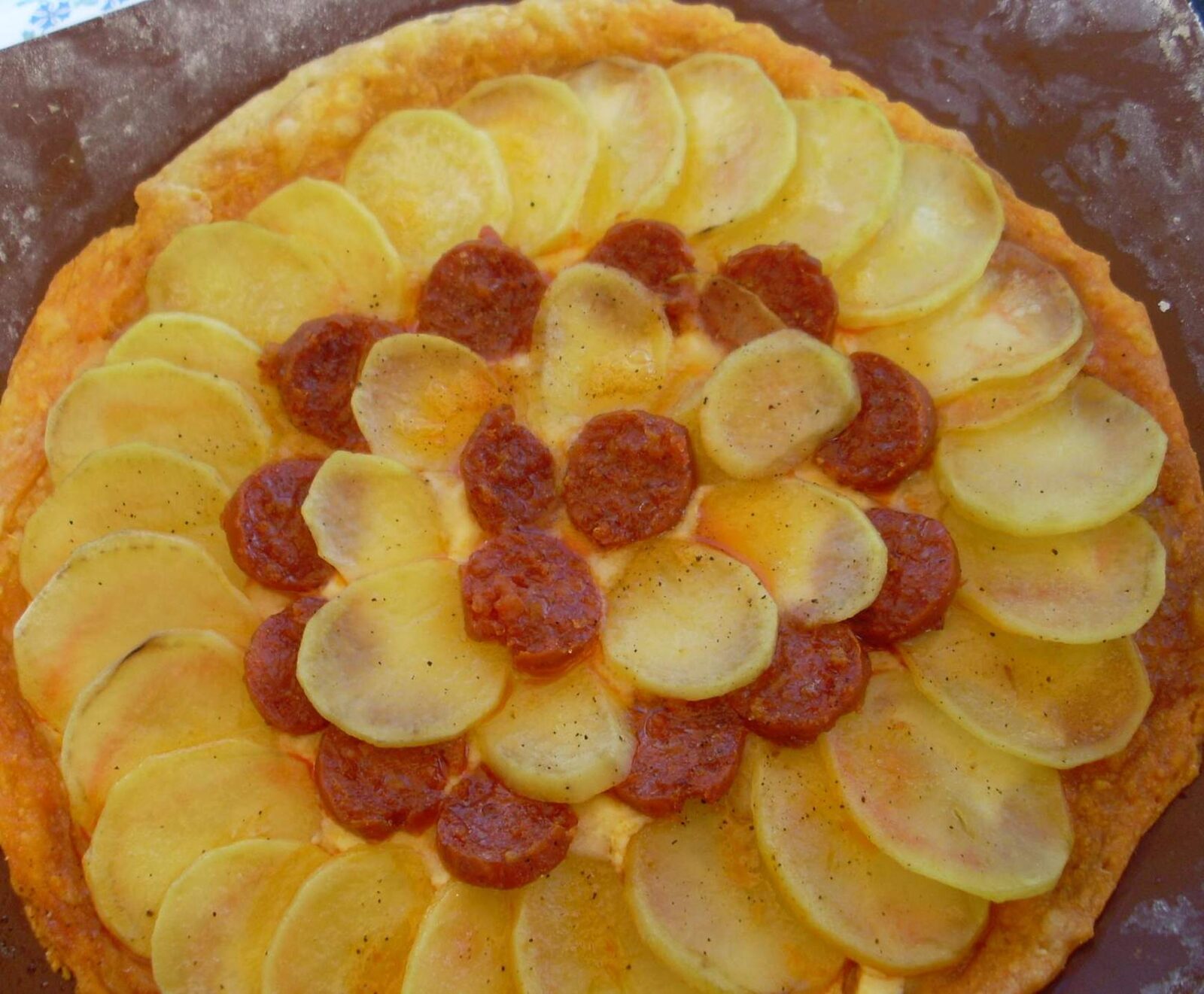 Tarte fine aux pommes de terre et chorizo