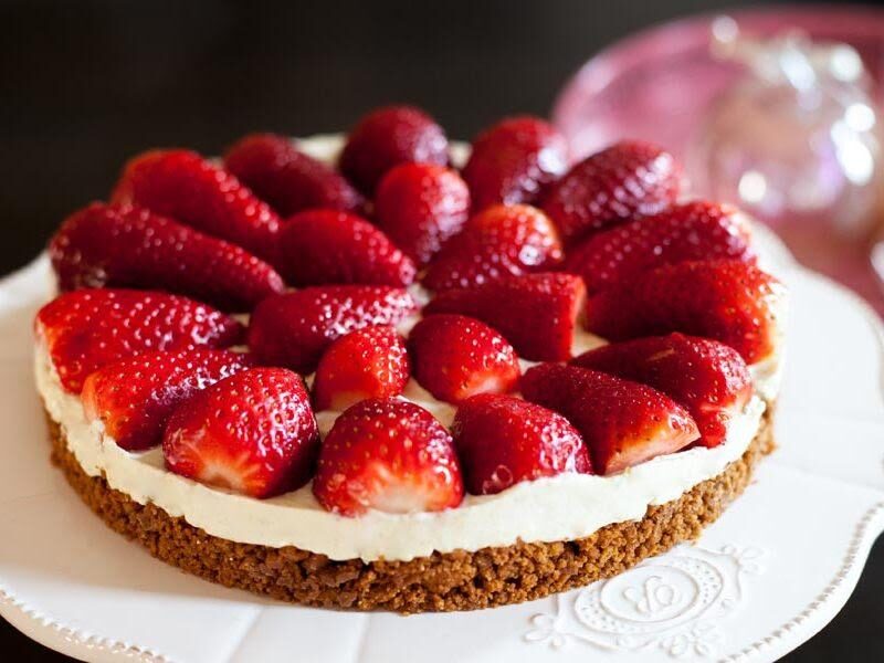 Tarte sans cuisson aux fraises et speculoos
