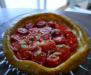 Tarte Tatin de tomates et d'échalotes
