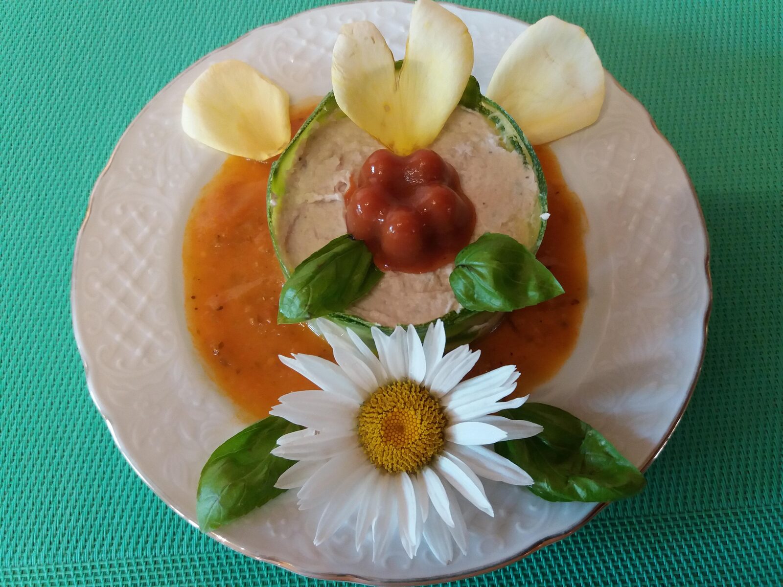 Timbales de courgettes au thon et cœur de tomate