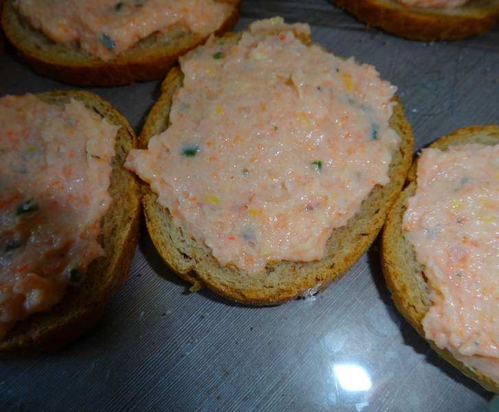 Toasts au tartare de crevettes