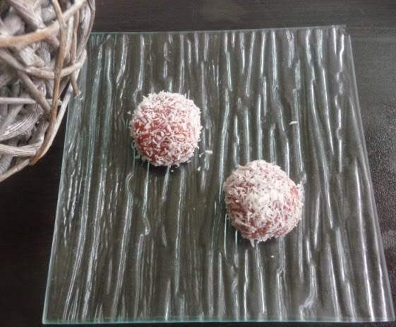 truffes aux biscuits roses de reims et noix de coco