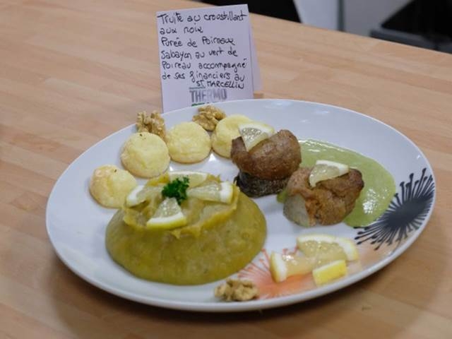 Truite croustillant aux noix. Purée de poireaux.sabayon aux verts de poireaux accompagnée de financiers au Saint-Marcellin - Thermostars