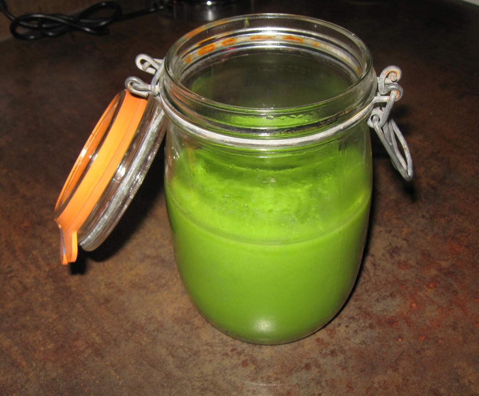 Velouté courgette et fane de radis