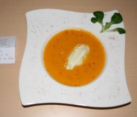 Velouté de Butternut avec sa quenelle au bleu des Causses