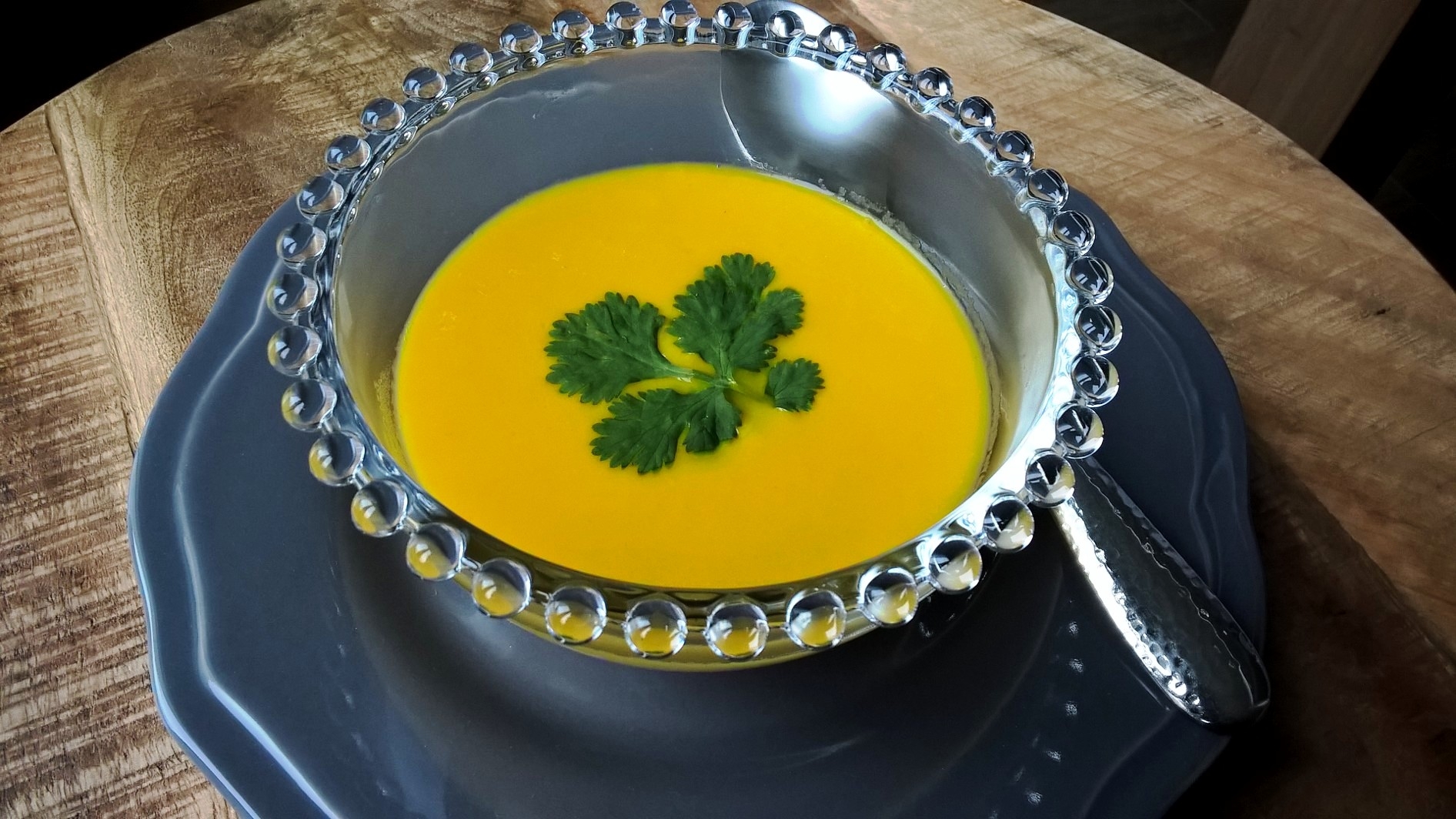 Velouté de carottes à la coriandre