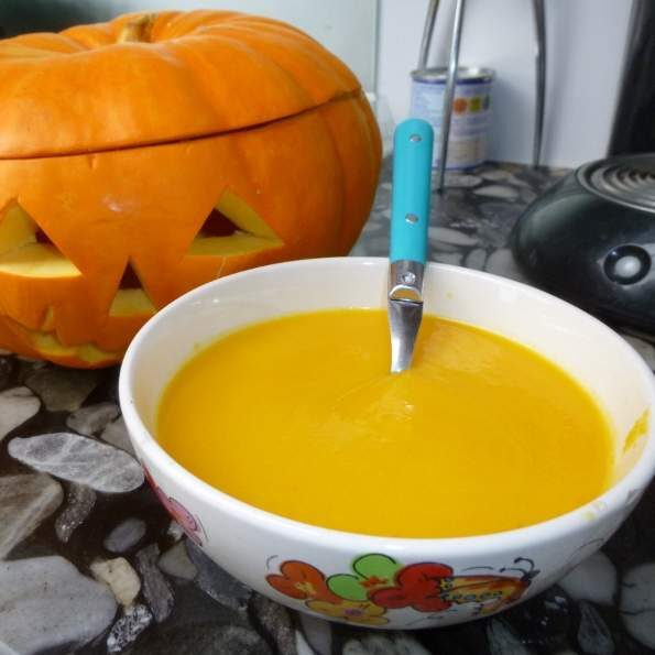 Velouté de potiron-carottes aux épices douces (la soupe de la sorcière de Juliette)