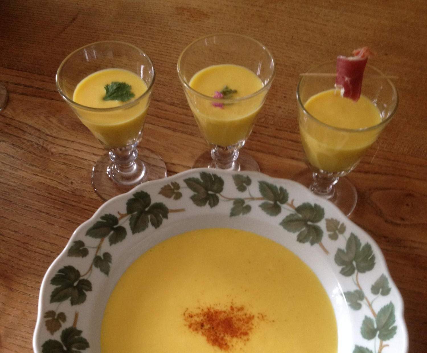 Velouté glacé de poivron jaune