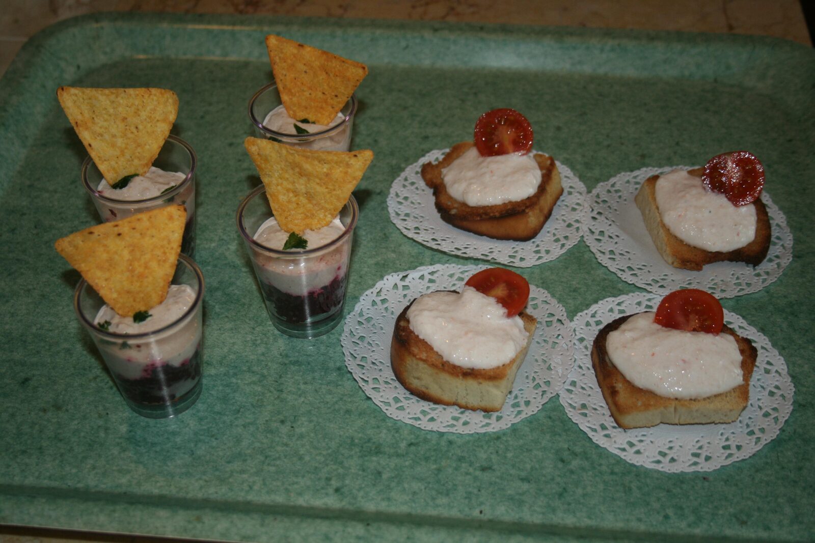 Verrines betterave thon et toast au crabe